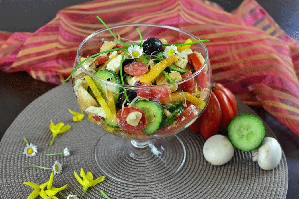 Bunter Salat mit Tofu und Pilzen im Glas | Sunfood